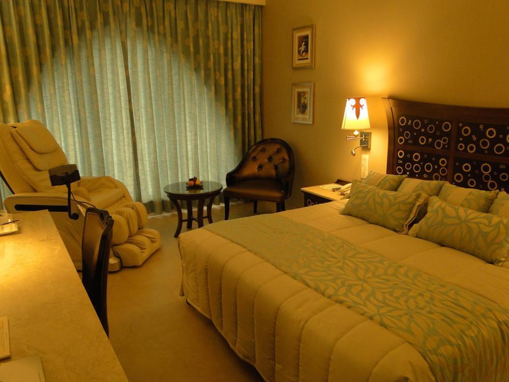 Sai Palace Hotel Мумбай Екстериор снимка