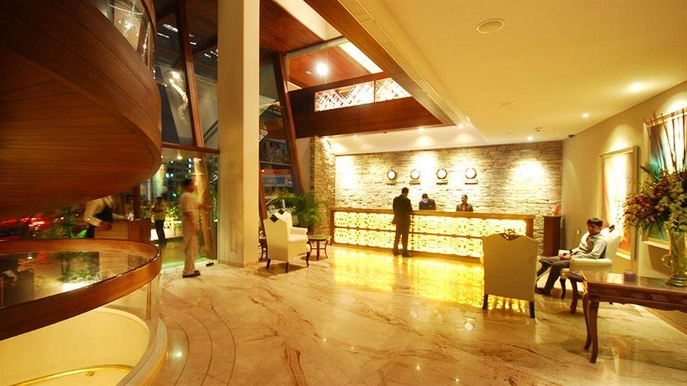 Sai Palace Hotel Мумбай Екстериор снимка