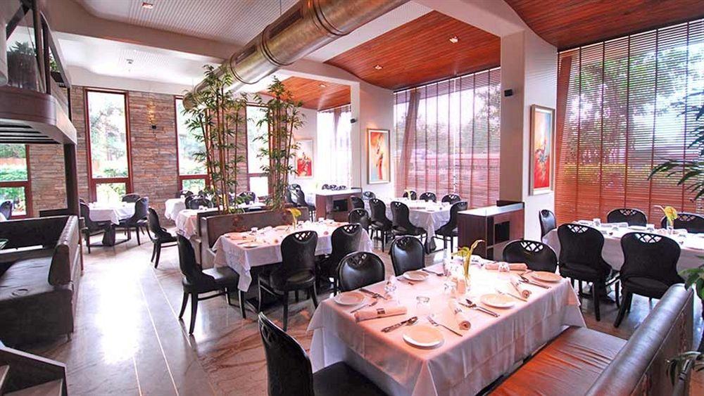 Sai Palace Hotel Мумбай Екстериор снимка